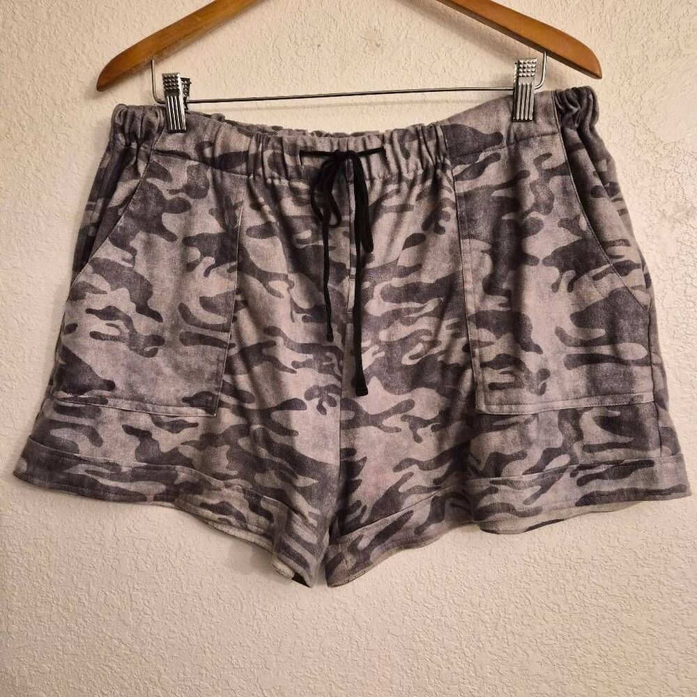 Grey Camouflage Stretch Athleisure Shorts Weekendwear Essential Casual Comfy